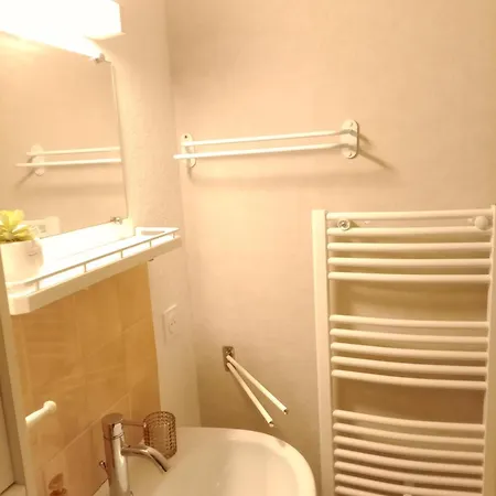 Remblai, Port, Commerces Apartment *