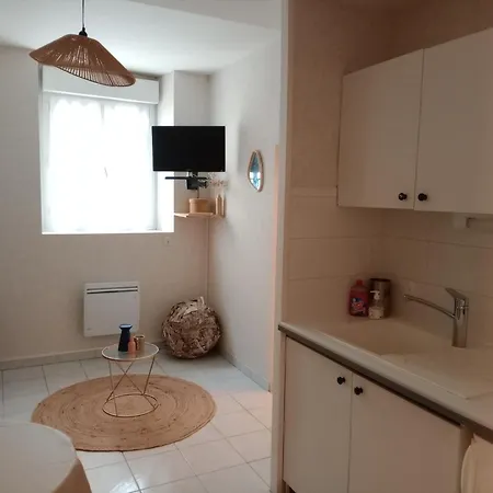 Remblai, Port, Commerces *